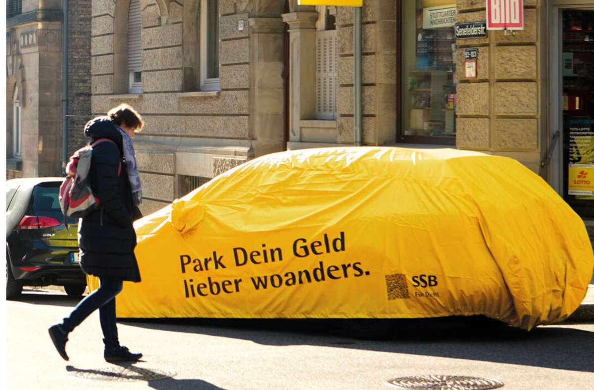 Die mit gelben Planen eingepackten Autos sorgen für heftige Debatten. Foto: /Team Hey David