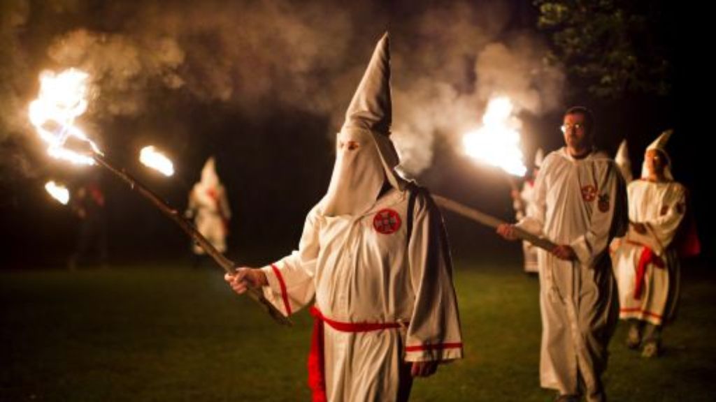 Rassismus: Rüge gegen Polizisten wegen Mitgliedschaft im Ku-Klux-Klan