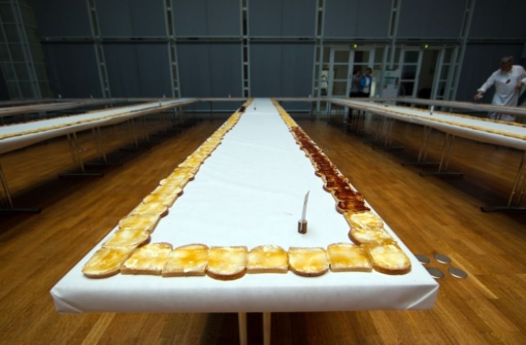 1400 Marmeladenbrote aneinandergereiht – reicht es zum Rekord?
