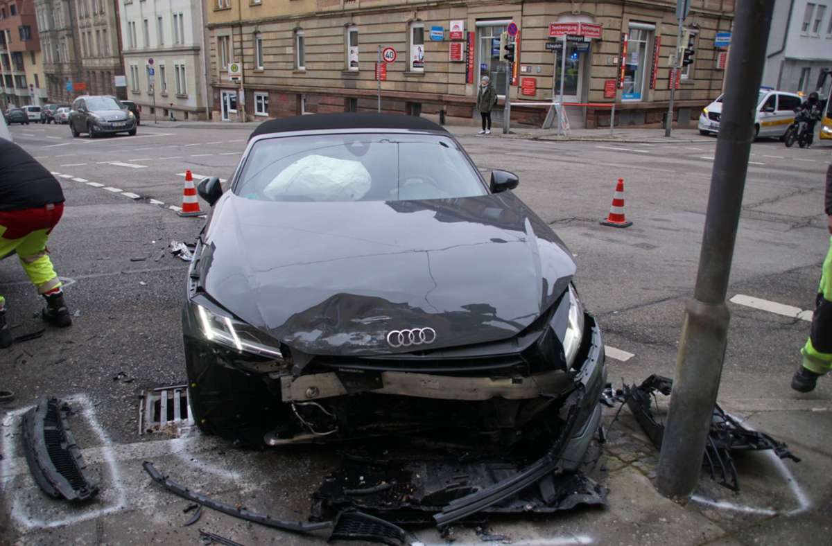 Der 72-jährige Audi-Fahrer missachtete wohl die Vorfahrt des VW.