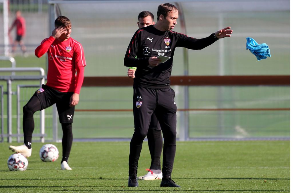 Gibt interimsweise bei den VfB-Profis auf dem Trainingsplatz die Richtung vor: Andreas Hinkel.