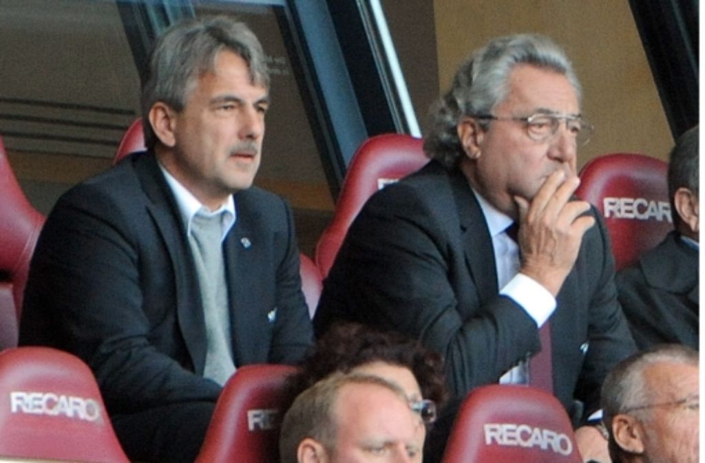 Lange war die Präsidentenfrage beim VfB Stuttgart nicht geklärt. Gerd Mäuser (rechts) verließ den Verein schließlich am 3. Juni 2013.
