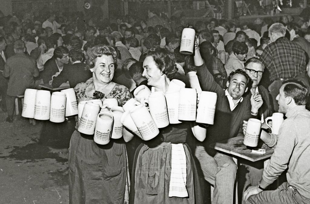 In den 1960ern waren es nur die Kellnerinnen, die in den Wasenzelten Dirndl getragen haben. Foto: Nachlass Edgar
