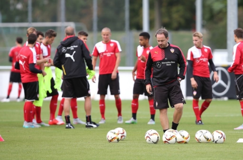 Vorne: VfB-Trainer Alexander Zorniger.