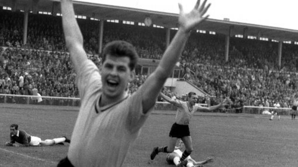 Fußball-Bundesliga feiert Jubiläum: Vor exakt 50 Jahren rollte zum ersten Mal der Ball
