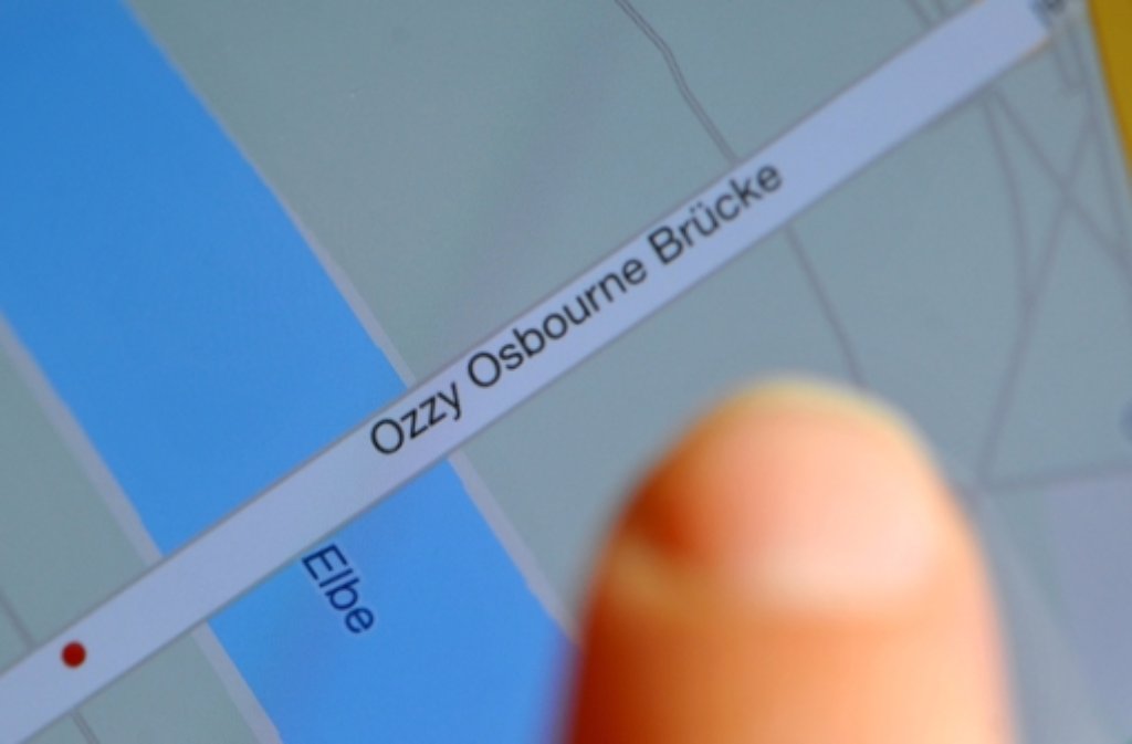 Einen Scherz haben sich Unbekannte mit Google erlaubt. Sie benannten die Waldschlößchenbrücke in Dresden kurzerhand in "Ozzy Osbourne Brücke" um.
