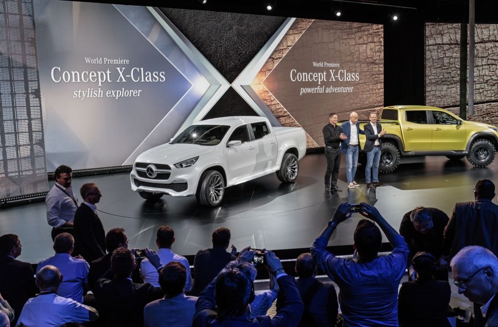 Mit dem Concept X-CLASS gibt Mercedes-Benz Vans in Stockholm einen Ausblick auf seinen neuen Pickup. Mercedes-Benz präsentiert dabei zwei Designvarianten: Das Concept X-CLASS powerful adventurer (rechts) sowie das Concept X-CLASS stylish explorer.