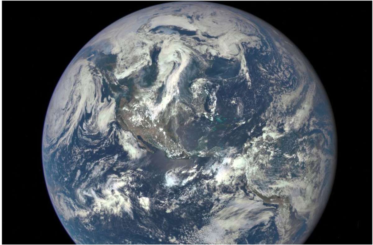 Die Masse der Erde beträgt: 5,975 x 10^24 Kilogramm (= 1 Quadrillion also 5,972 Quadrillionen Kilogramm). Das sind eine Million Milliarden Milliarden oder 5,975 Trilliarden Tonnen. Foto: Nasa/dpa