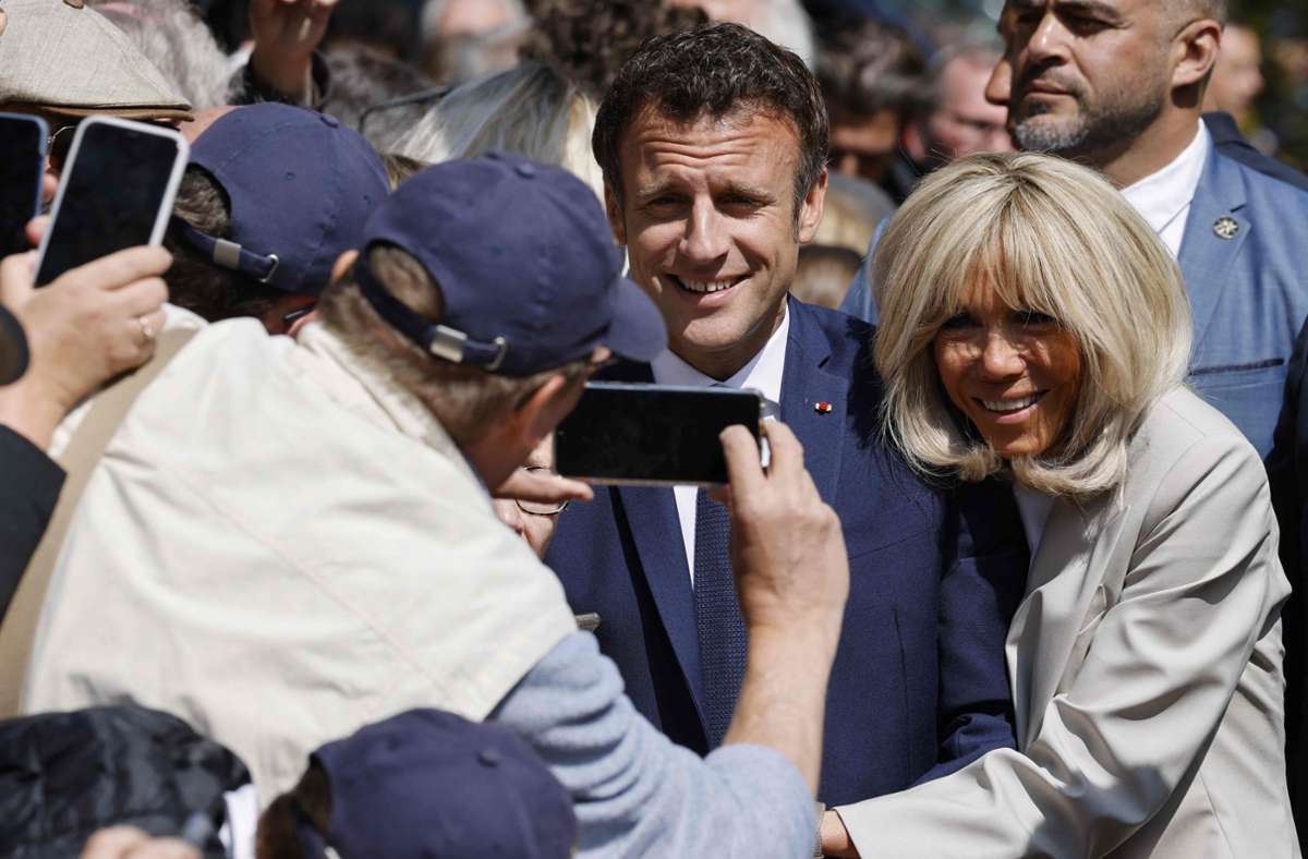 Im Wahlkampf: Emmanuel Macron warb im April dieses Jahres  mit seiner Frau Brigitte für seine Politik. Foto: AFP/Ludovic Marin