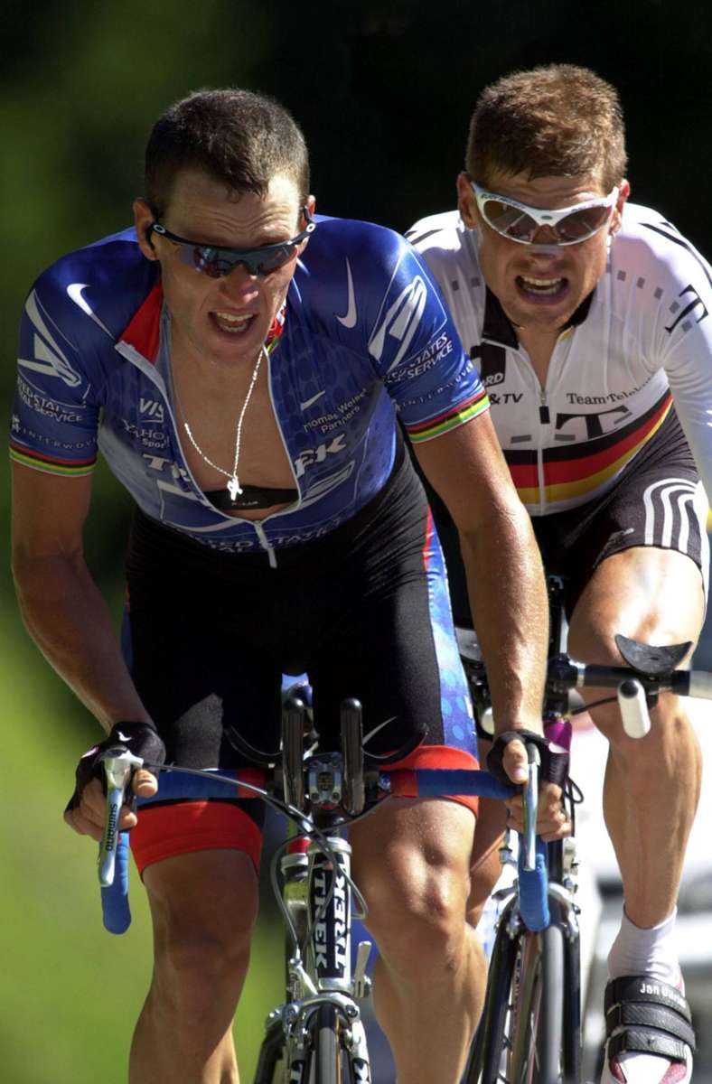 Lance Armstrong und Jan Ullrich: US Postal gegen Team Telekom. Die Protagonisten und die Mannschaftsnamen stehen für ein großes Duell – und stellvertretend für eine Ära der fürchterlichen Exzesse. Die Jahre von 1999 bis 2005 mit dem Gewinner Lance Armstrong haben offiziell keinen Sieger.
