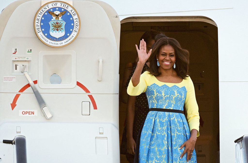 Michelle Obama, Ehefrau des ersten schwarzen Präsidenten der Vereinigten Staaten von Amerika, engagierte Rednerin, Mutter Netzwerkerin und nebenbei auch noch Stilikone der dynamisch-sportlichen Art. Noch Fragen?