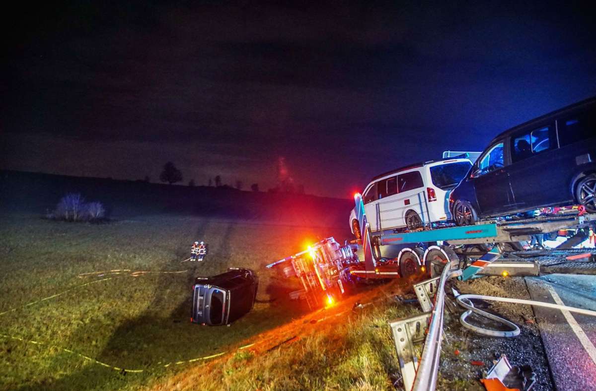 Zum seither schwersten Unfall kam es in der Nacht auf 29. November 2019 auf der B 464 bei Sindelfingen. Ein Mercedes krachte frontal auf einen Autotransporter, der die Leitplanke durchbrach. Drei Personen starben.