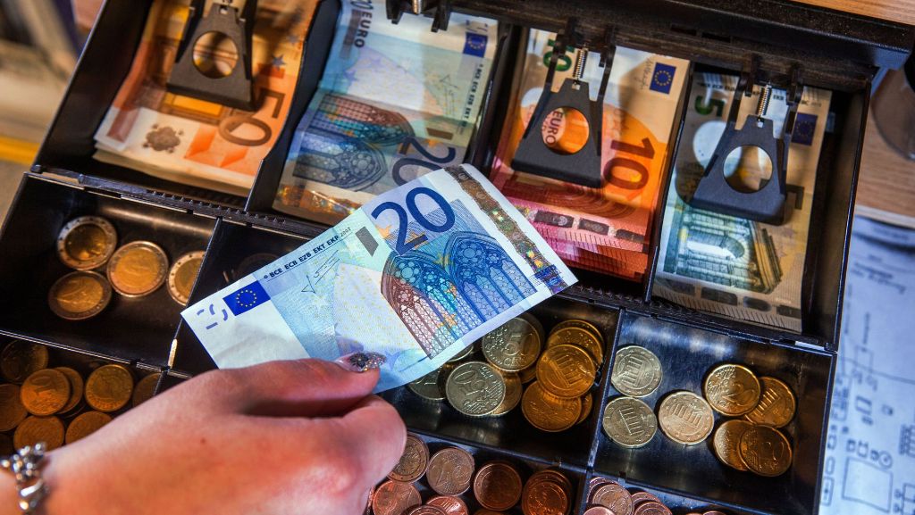 Einkaufen im Laden und im Netz: Die liebsten Bezahlmethoden der Deutschen