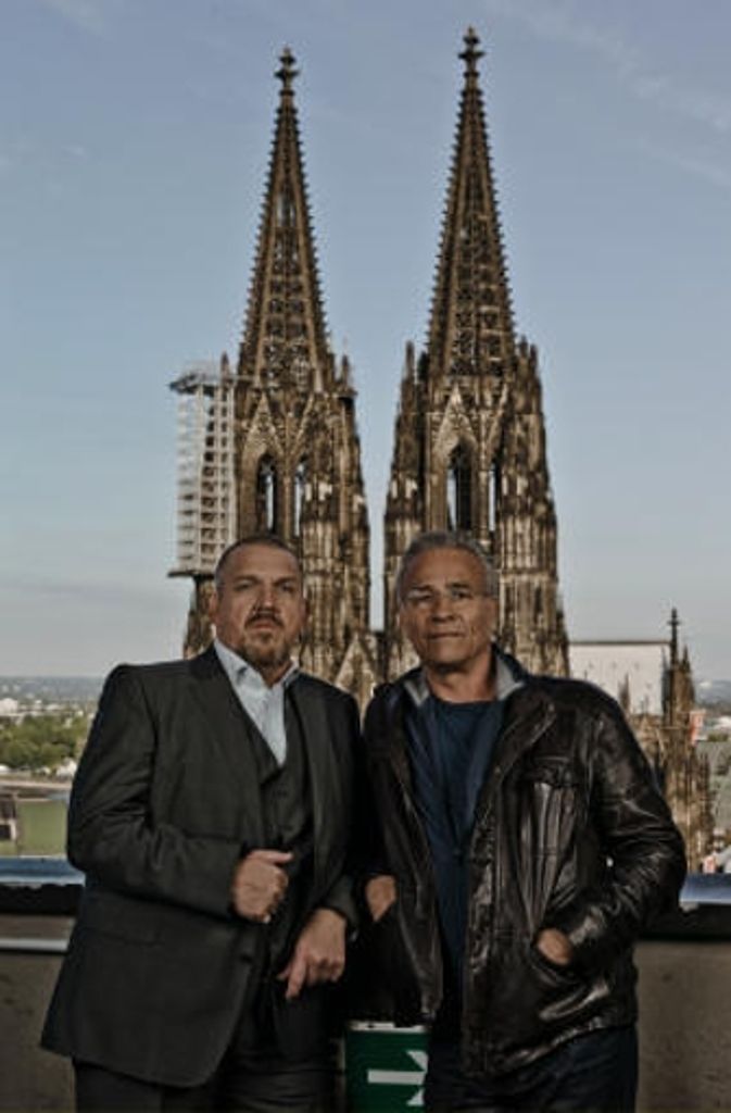 Die Kölner Urgesteine Freddy Schenk (Dietmar Bär) und Max Ballauf (Klaus J. Behrendt) gönnen sich nach der erfolgreichen Aufklärung eines Falles gerne mal einen Snack an einer Imbissbude mit Blick auf den Rhein.