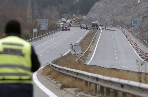 Bei einem schweren Busunfall in Bulgarien sind Dutzende Menschen ums Leben gekommen. Foto: dpa/Valentina Petrova