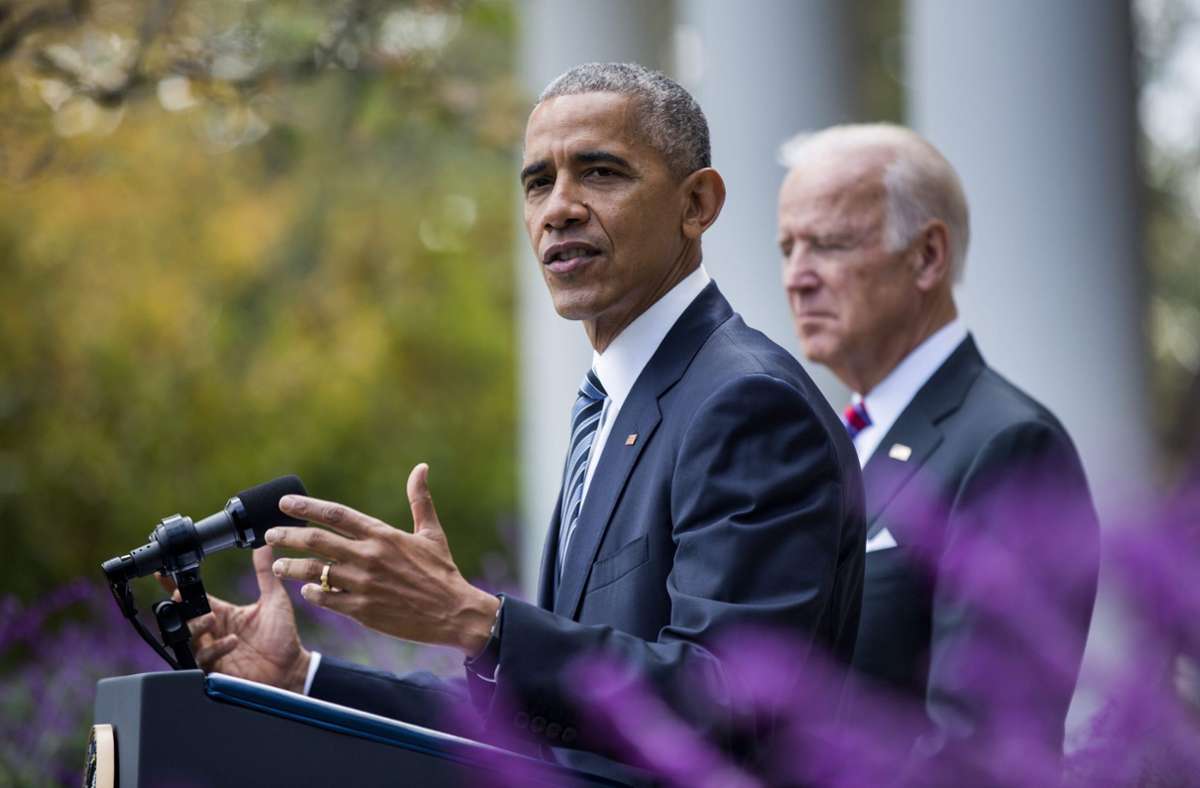 Joe Biden als US-Vizepräsident hinter dem früheren Präsidenten Barack Obama.