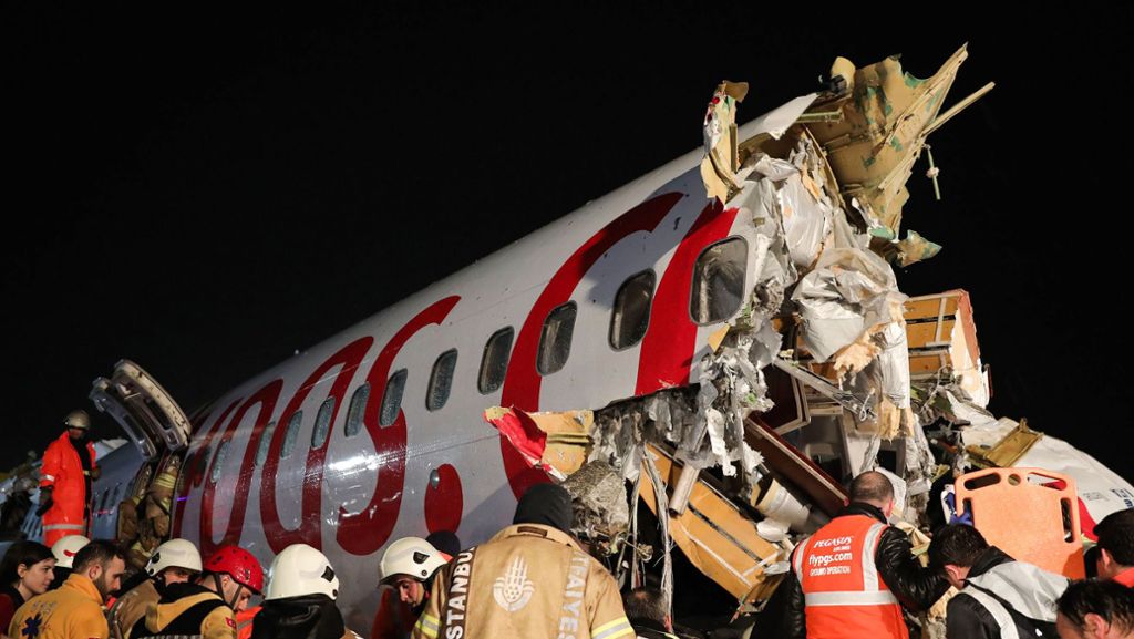Am Flughafen Istanbul: 120 Verletzte bei Flugzeugunglück