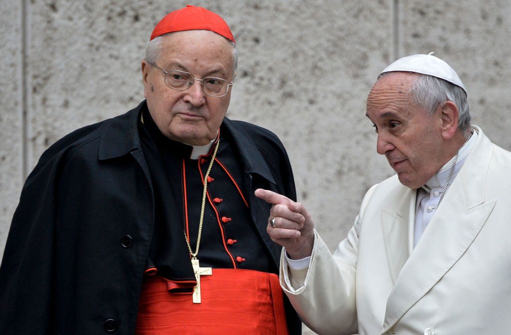Angelo Sodano (links) im Gespräch mit Papst Franziskus Foto: AFP/ANDREAS SOLARO