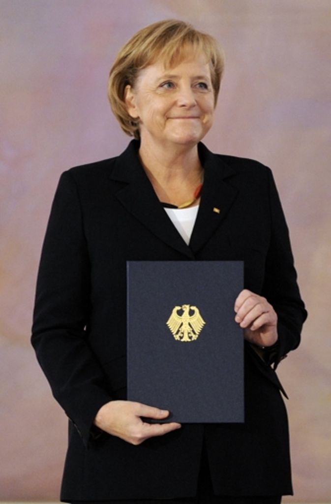 Am 28.10.2009 erhält sie im Schloss Bellevue in Berlin die Ernennungsurkunde.