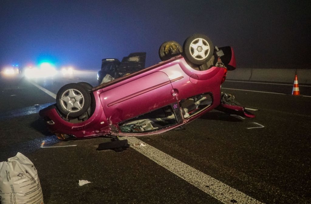 Ein betrunkener Autofahrer hat auf der Autobahn 8 bei Heimsheim einen schweren Unfall verursacht.