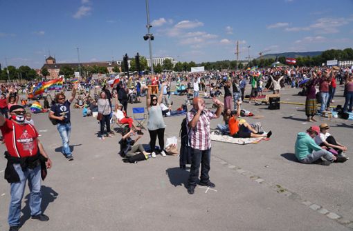 Grundrechte-Demo auf dem Wasen am vergangenen Samstag. Foto: Andreas Rosar Fotoagentur-Stuttg