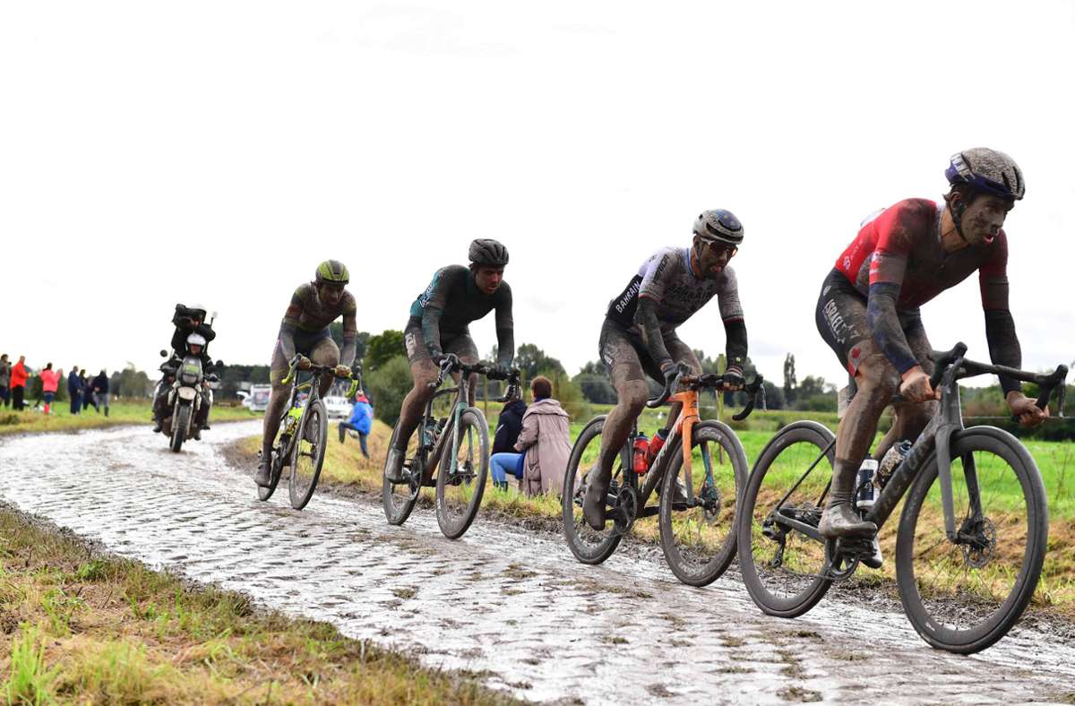 Etliche Teilabschnitte bei Paris-Roubaix führen über die so genannten Pavés, die legendären Kopfsteinpflaster-Passagen.