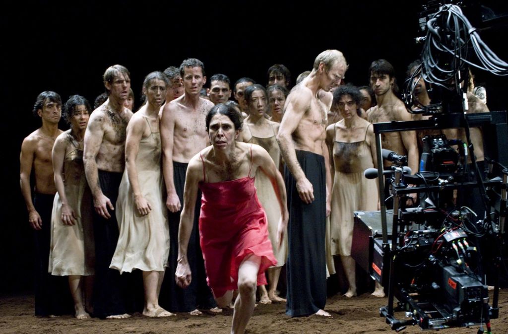 Dreharbeiten für Wim Wenders Film „Pina“. Die Kamera begab sich mitten unter die Tänzer des „Frühlingsopfers“.