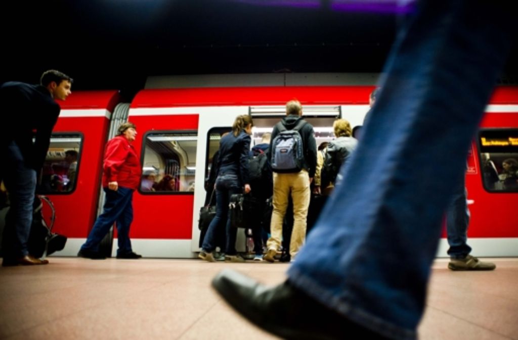 Nicht alle Reisenden haben Verständnis für den Bahnstreik. Eine Umfrage vom Hauptbahnhof in Stuttgart.