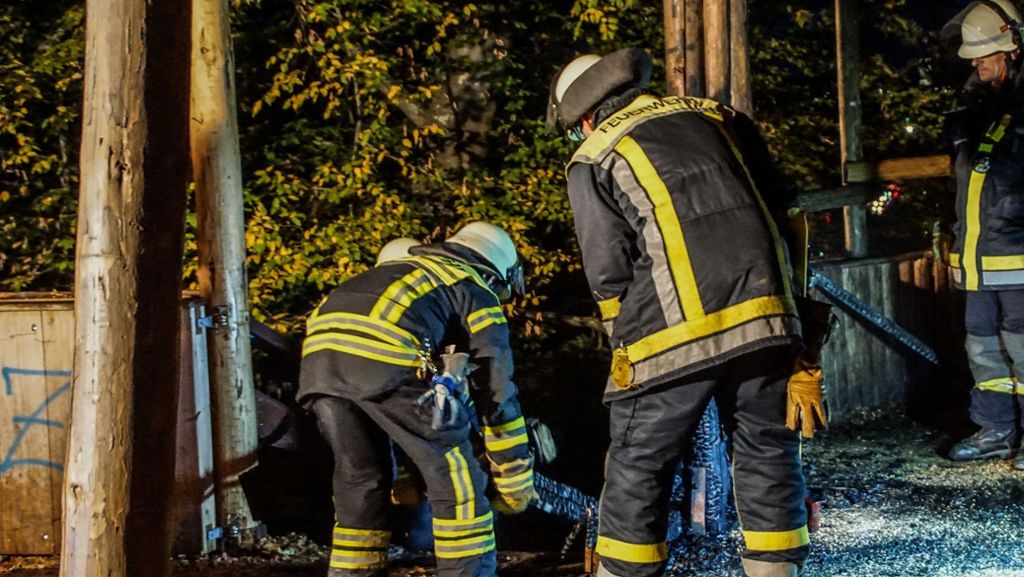 Feuerwehreinsatz in Renningen: Die Bergwaldhalle brennt