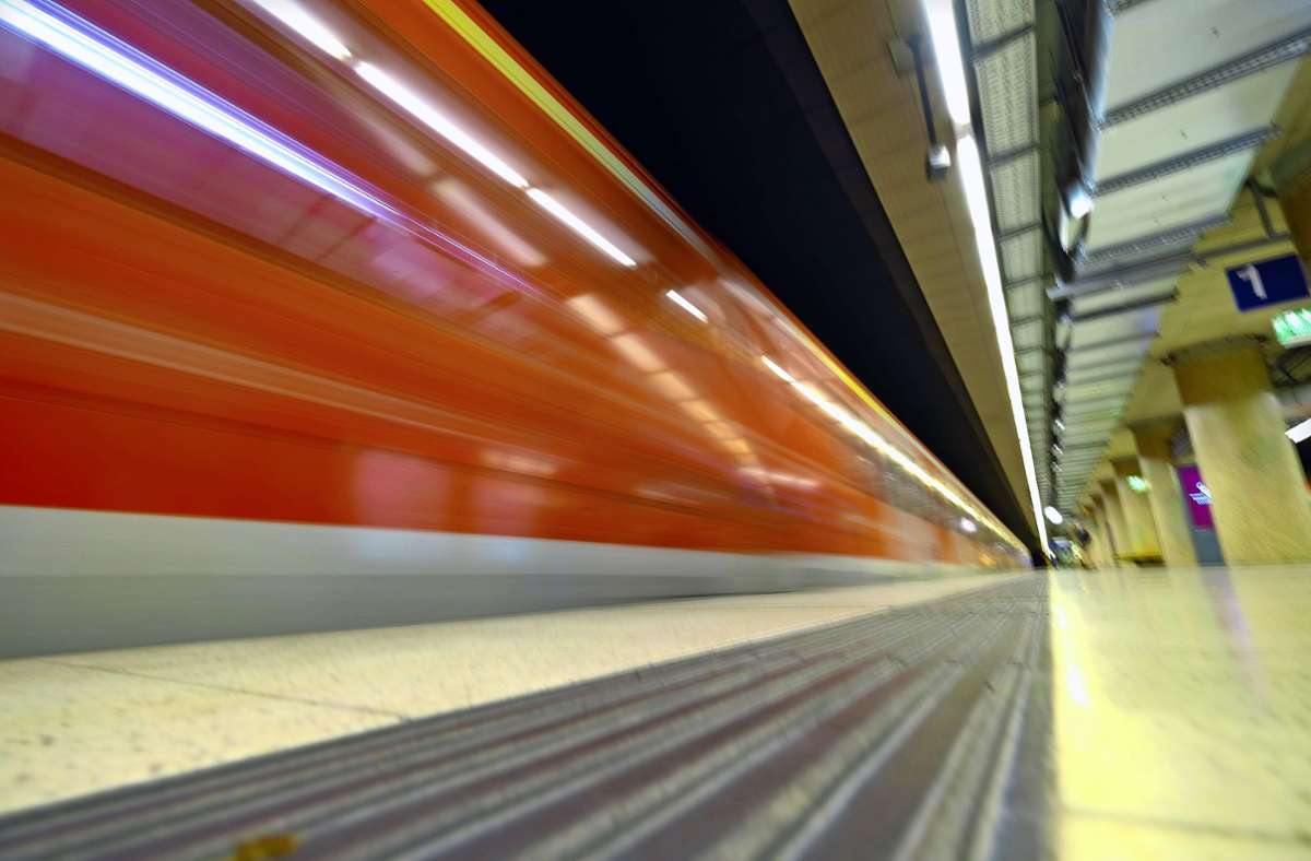 Die Verspätungen im S-Bahn-Verkehr in der Region Stuttgart  haben trotz zurückgehender Fahrgastzahlen im vergangenen  Jahr leicht zugenommen. Foto: Lichtgut//Leif Piechowski