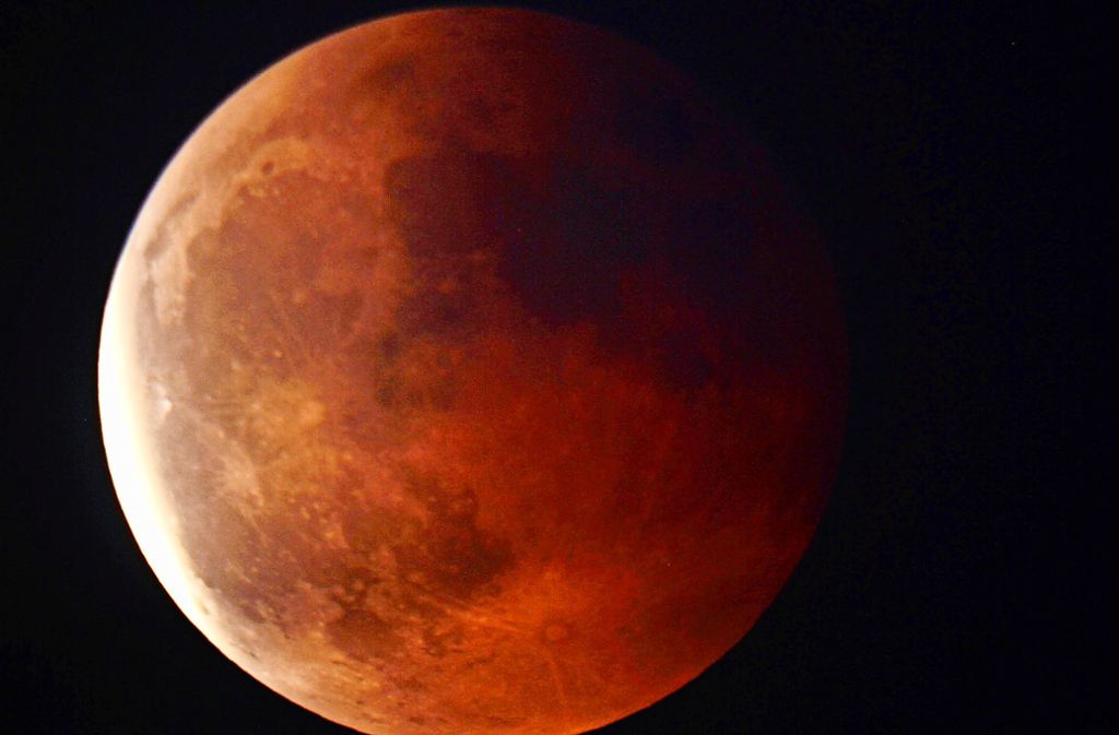 Roter Mond Auch Uber Stuttgart Langster Blutmond Des Jahrhunderts