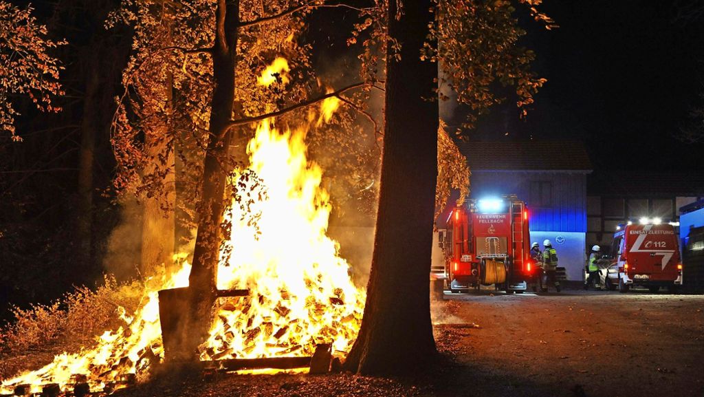 Brände in Fellbach: Polizeihubschrauber fahndet nach dem Feuerteufel