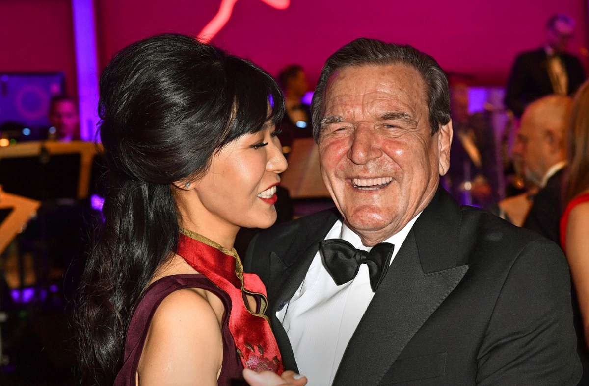 Auch unter Promi-Paaren finden sich viele, die aus verschiedenen Ländern stammen. So zum Beispiel Altkanzler Gerhard Schröder und seine Ehefrau So-yeon Schröder-Kim, die aus Südkorea stammt.