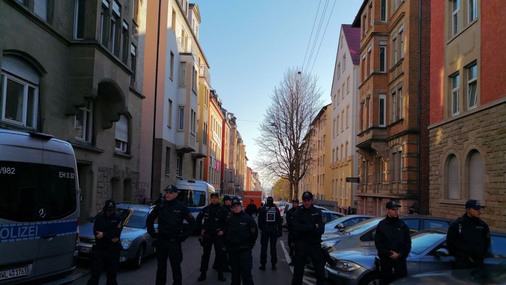 Hausbesetzer in Stuttgart: Polizei räumt Haus in der Forststraße 140