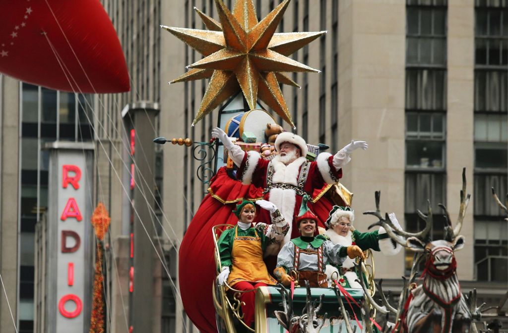 Auch Santa Claus fuhr auf seinem Rentierschlitten durch New York.