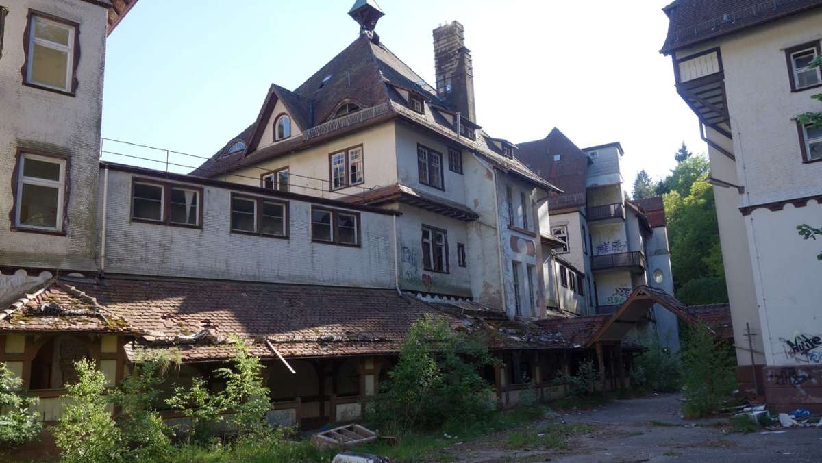 Lost Places – Charlottenhöhe ist versteigert: Verfallenes Sanatorium im Schwarzwald wechselt Besitzer