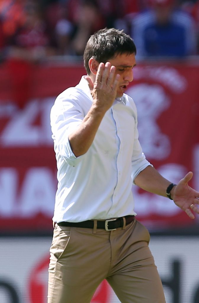 Anschließend engagierte der 1. FC Kaiserslautern den Trainer. Dieser löste den Vertrag allerdings nach nur sechs Monaten selbst wieder auf.