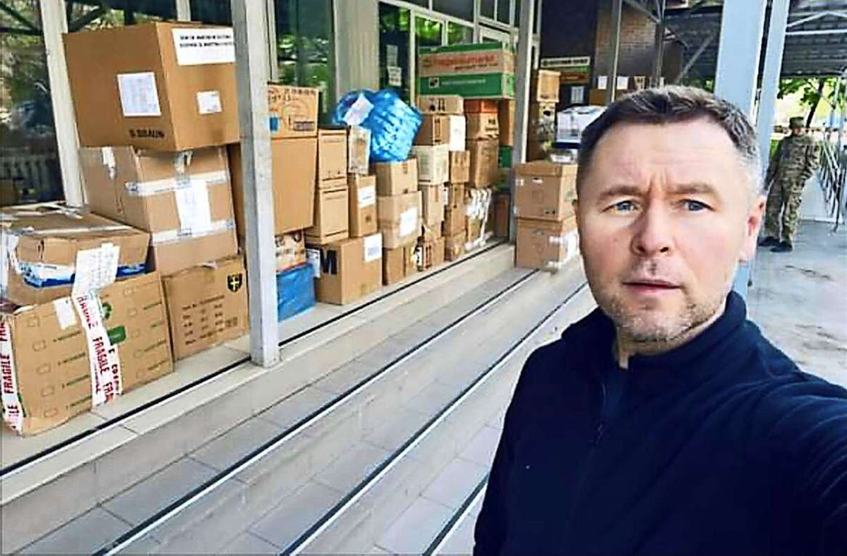 Heikler Transport: Erst vor wenigen Tagen ist Ivan Bogdan von einer Hilfsgüterlieferung in den Osten der Ukraine zurückgekehrt. Im Donbass lud er unter anderem Medikamente und medizinisches Equipment für Krankenhäuser sowie Wasserdesinfektionstabletten, Powerbanks und Rucksäcke ab.