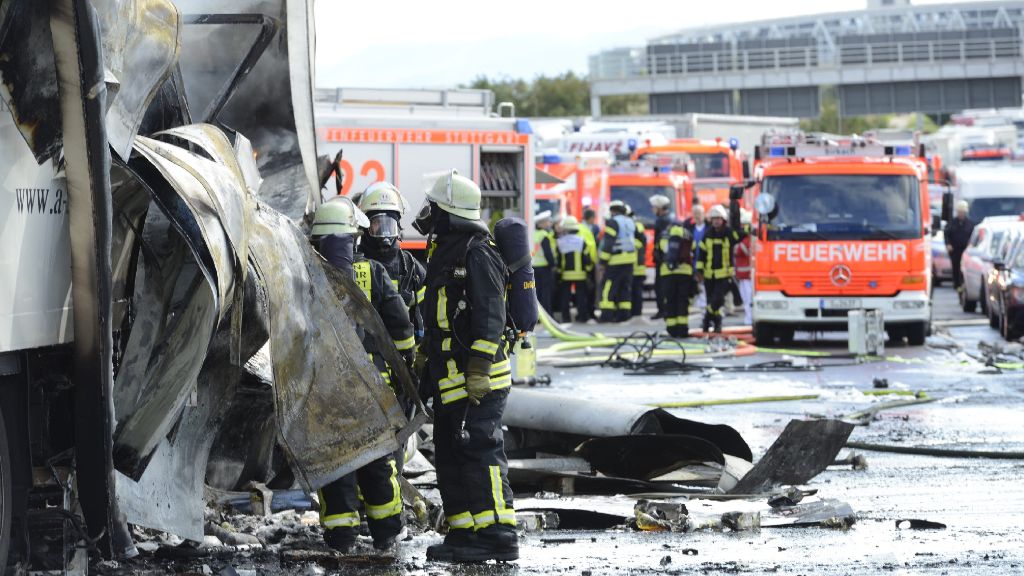 Nach Lkw-Unfall: Auf der Autobahn 8 rollt der Verkehr wieder