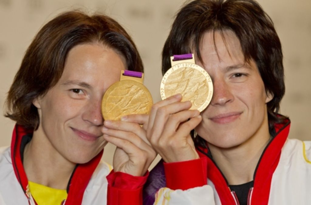 Die sehbehinderten Zwillingsschwestern Carmen und Ramona Brussig holten zum Paralympics-Auftakt Doppelgold im Judo.