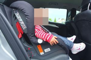 Baby leidet bei 35 Grad im Auto – Eltern gehen shoppen