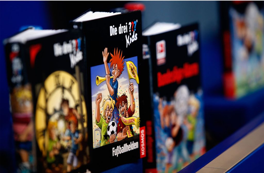 Von den Kultdetektiven „Die drei ???“ und „Die drei ??? Kids“ hat der Kosmosverlag bisher insgesamt über 22 Millionen Bücher verkauft. Sammelbände wie zum Thema Fußball und Sonderausgaben bedienen das große Leserinteresse.