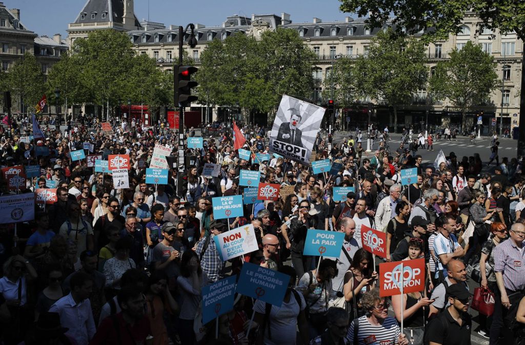 Nach heftigen Ausschreitungen bei Demonstrationen am 1. Mai in Paris waren die Sicherheitsvorkehrungen für die Veranstaltung verschärft worden.