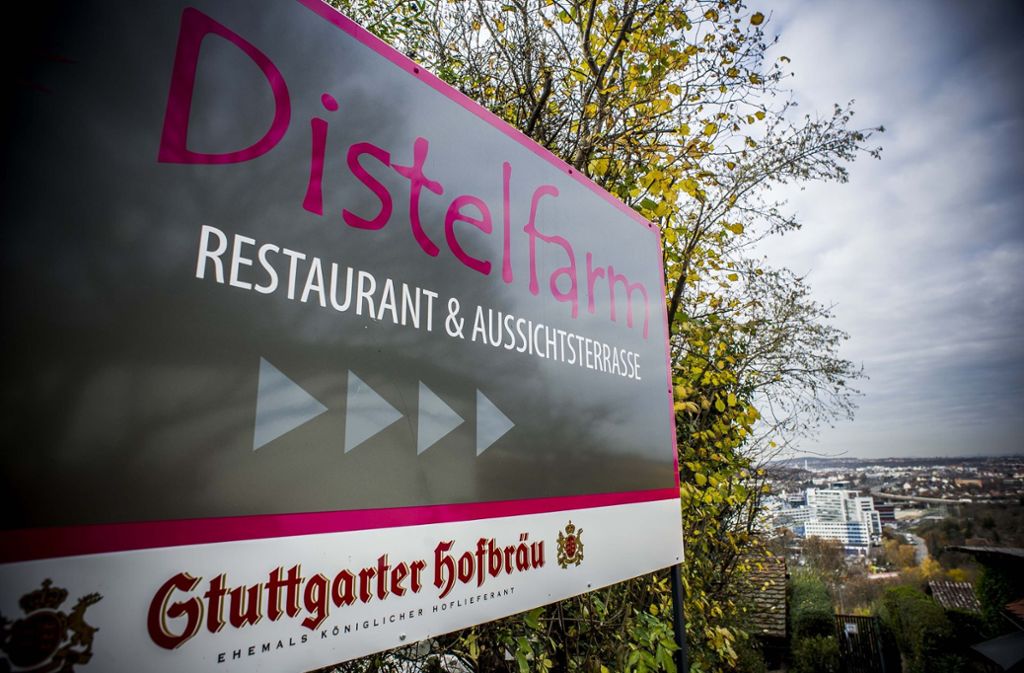 Distelfarm in Stuttgart – Das kräftig umgemöbelte Vereinslokal Distelfarm auf dem Burgholzhof lohnt allein schon wegen der Sonnenuntergänge auf der Terrasse mit bestechendem Panoramablick. Hier geht es zum Test.