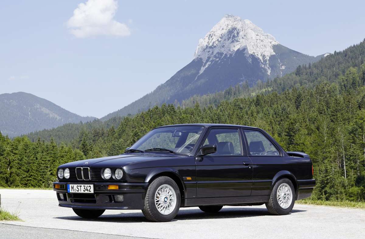 Zum 3er von BMW muss man nicht viel sagen. Eckig, praktisch, gut. Er wurde seinerzeit von Claus Luthe gezeichnet und ist ein echter Klassiker der deutschen Autokonstrukteurskunst.