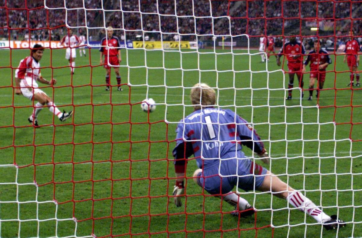 Eine echte Rarität: Nur einen einzigen Sieg feiert der VfB Stuttgart in den Bundesligaduellen mit dem FC Bayern im Olympiastadion. Krassimir Balakov verlädt am 24. September 1999 beim Elfmeter Oliver Kahn und trifft zum umjubelten 1:0-Erfolg.
