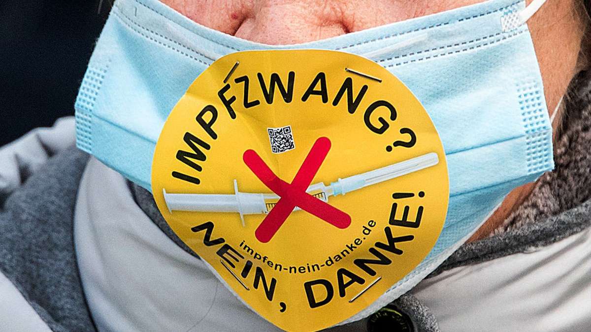  So wie in Österreich würde eine Impfpflicht in Deutschland nicht funktionieren, sagt der Rechtsprofessor Stephan Rixen aus Bayreuth. 