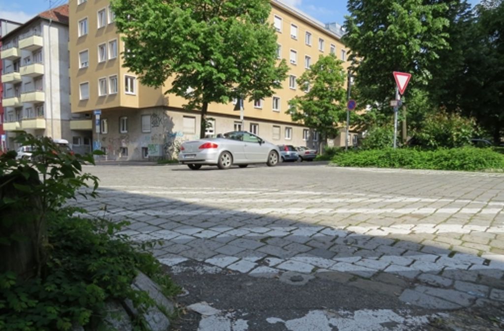 Angedacht ist für den Abschnitt in der Johannesstraße eine neue Straßenbeleuchtung, Spielelemente, die Sanierung der Baumbeete und das Entfernen des Kopfsteinpflasters im Kreuzungsbereich.