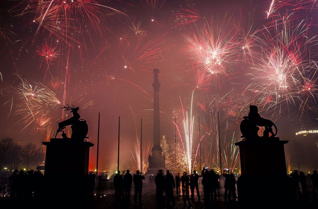 Auch in diesem Jahr wird auf dem Stuttgarter Schlossplatz wieder ein großes Feuerwerk gezündet werden.
