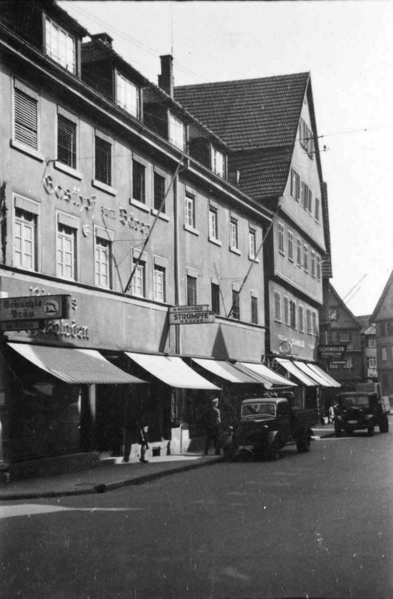 In Stuttgart gab es eine kleine Szene von Swing-Fans, die keine Lust auf Schlager hatten. Auf sie wurde sogar ein Gestapo-Mitarbeiter angesetzt. Man traf sich im „Bären“ in der Cannstatter Marktstraße, ...